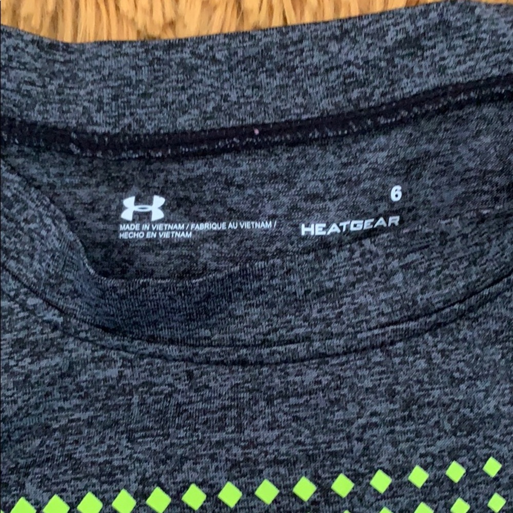 UNDER ARMOUR polyester tee - Picture 2 of 3